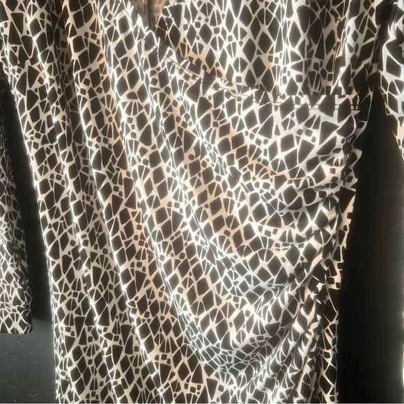 Laundry by design Los Angeles Elegant Black and White Wrap Dress 4 - Picture 6 of 14